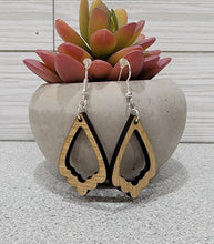 Load image into Gallery viewer, Scallop Teardrop Earrings
