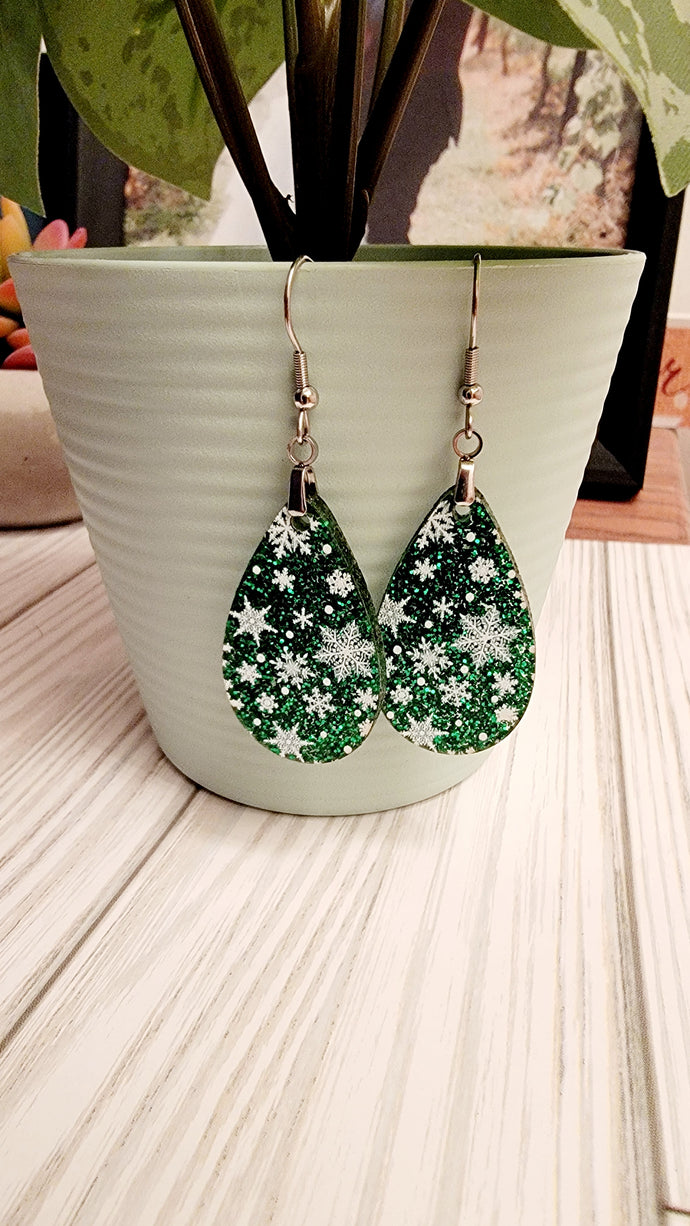 Snowflakes on green glitter