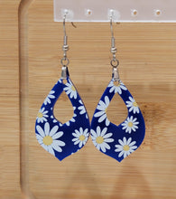 Load image into Gallery viewer, Daisies on Blue
