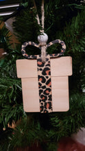 Load image into Gallery viewer, Present Ornament/Gift Tag
