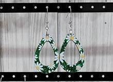 Load image into Gallery viewer, Daisies on green glitter
