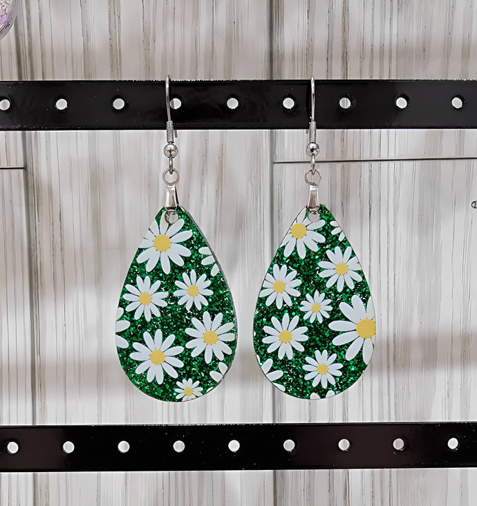 Daisies on green glitter