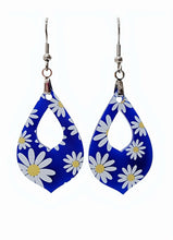 Load image into Gallery viewer, Daisies on Blue

